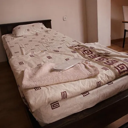 U Dvori بيت ضيافة Podgorodtsy